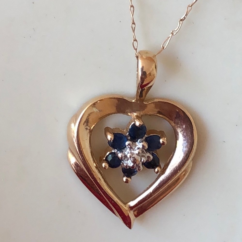 Vintage 10K yellow gold  Sapphire? heart necklace